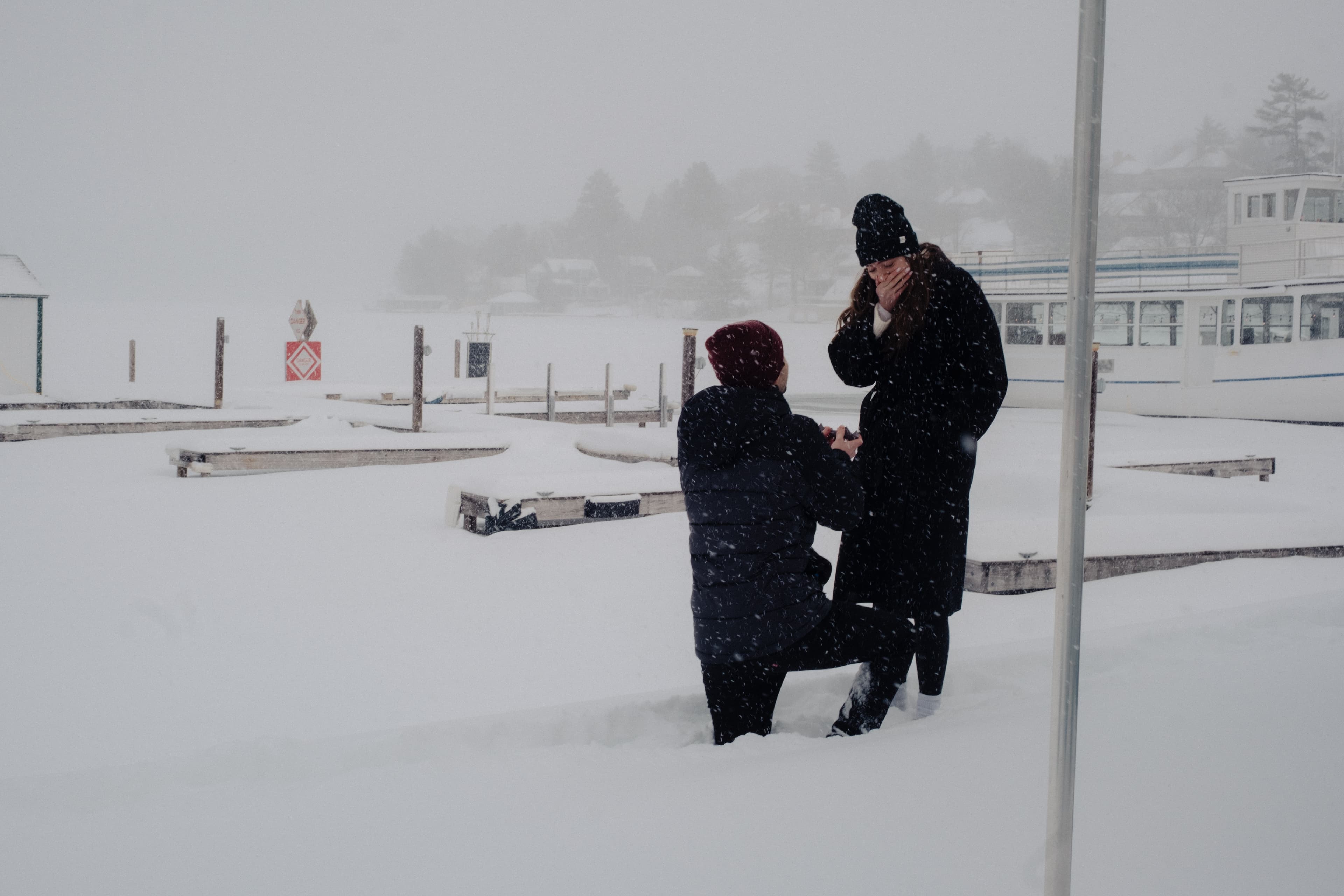 Hugh proposing to Rachel in the snow